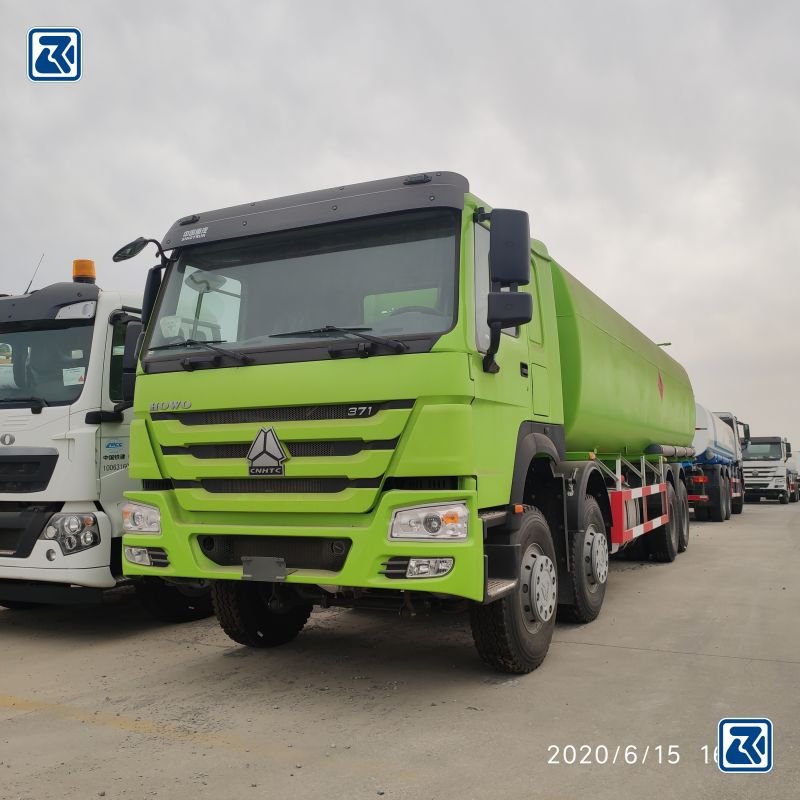 HOWO 8X4 грузовик-цистерна для продажи