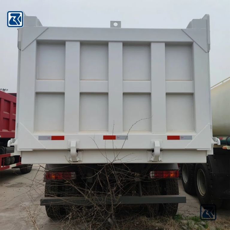 Задний вид самосвала HOWO - HOWO Special Truck Ltd.