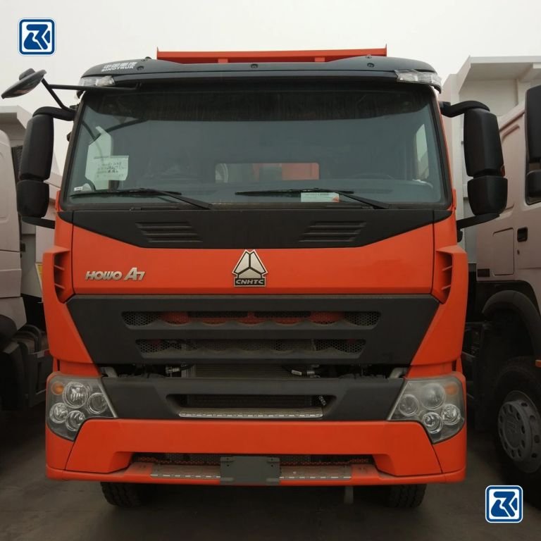 Вид спереди на самосвал HOWO A7 производства HOWO Special Truck Ltd.