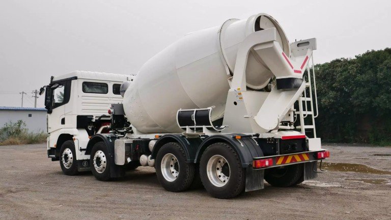 SHACMAN X3000 Mixer Truck 8X4 (2)